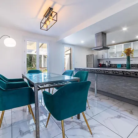 Paris Villa