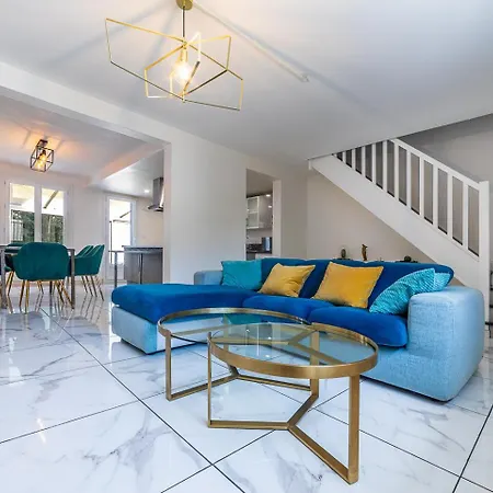Paris Villa *