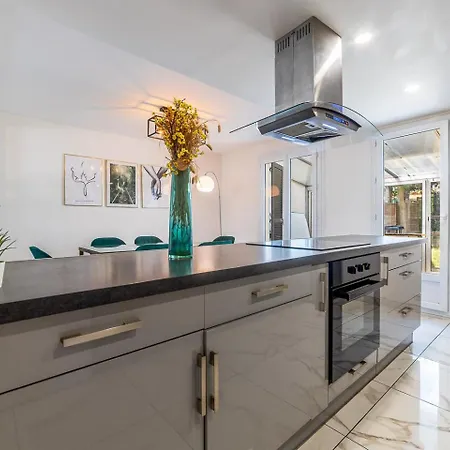 Paris Villa *