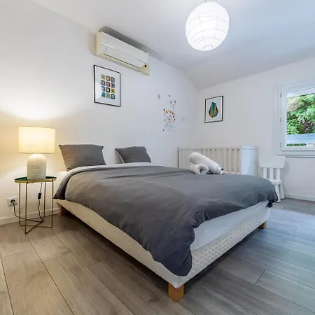 Paris Villa *