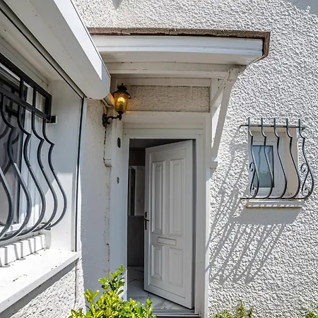 Paris Villa